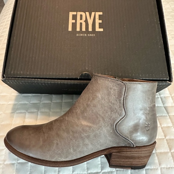 Frye Gray Leather Ankle Boots - Picture 1 of 12